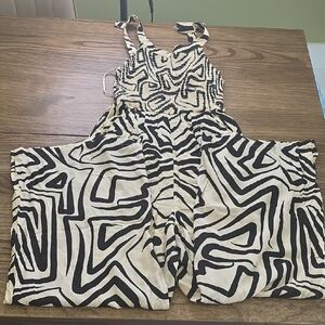 Jessica Simpson Black and Cream Patterned Jumpsuit